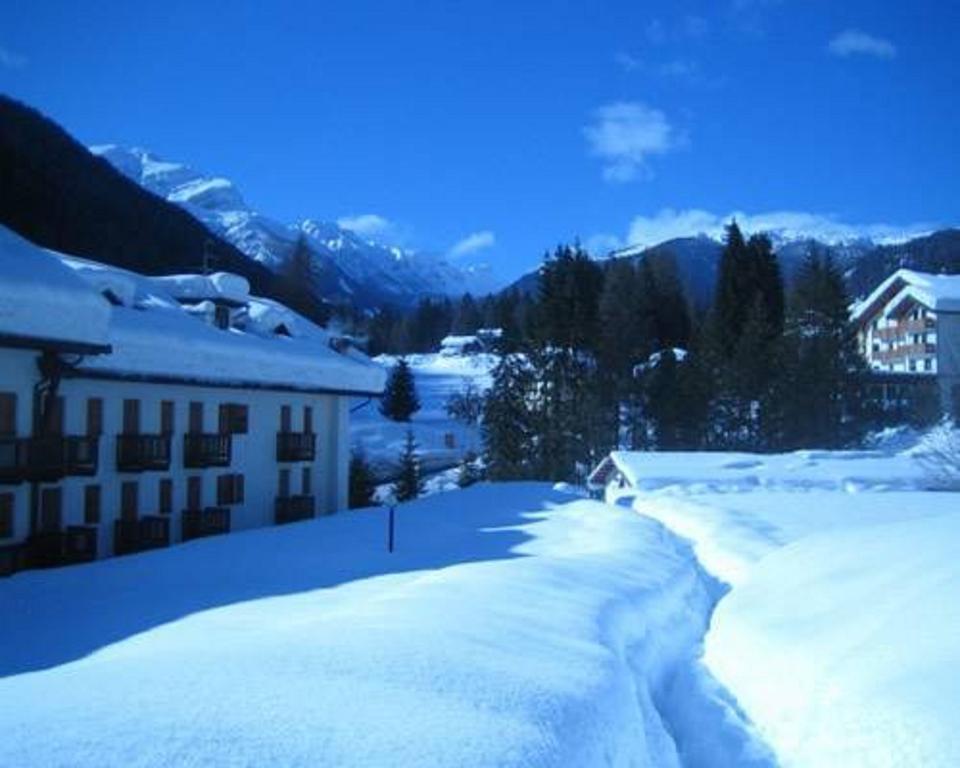 Casa Alpina Sant'Apollinare Hotel Falcade Kültér fotó